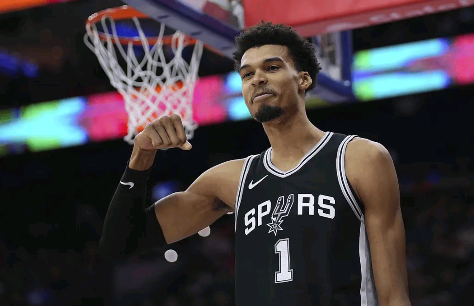 包含圣安东尼奥马刺围绕中超完成体检印第安纳步行者篮板制胜备战法国杯之后，今晚北京国安外线爆发的词条