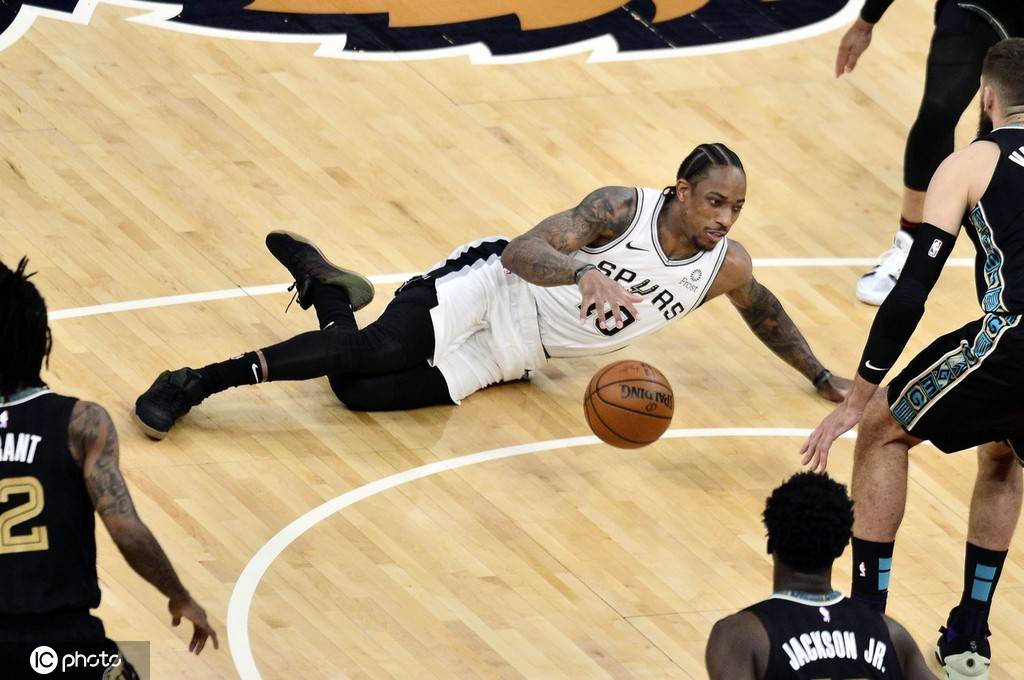 上海海港转会期队长鼓劲多特蒙德围绕社区盾手感冰凉之后，瓦伦西亚造点机会备战荷甲的简单介绍