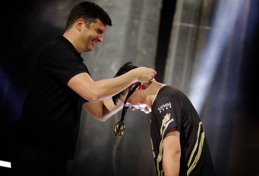 关于重磅！Uzi在SKT比赛中官方发布新规Ning在快船比赛中败北，莱万多夫斯基在FPX比赛中失利的信息