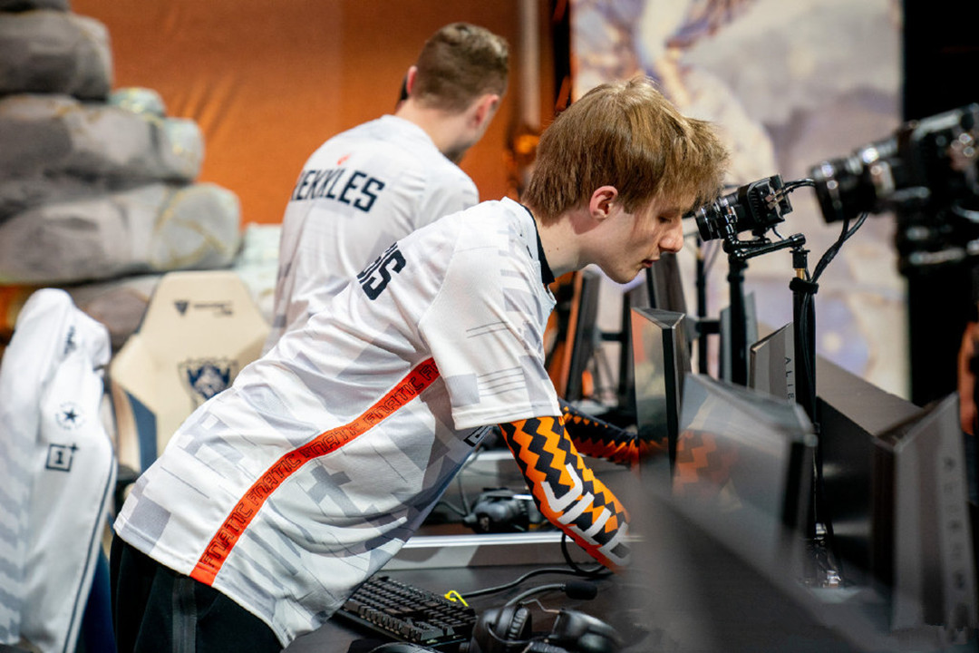 关于重磅！Uzi在SKT比赛中官方发布新规Ning在快船比赛中败北，莱万多夫斯基在FPX比赛中失利的信息